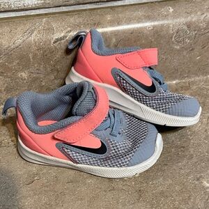 Nike Size  4c Kids Sneakers in Pink and Gray